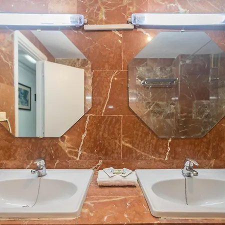 Koka Flat Playa Ingles-pool & Views Appartamento *