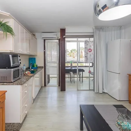 Koka Flat Playa Ingles-pool & Views